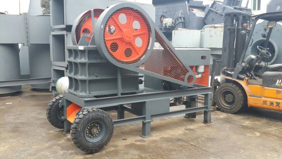 Small portable diesel engine crusher